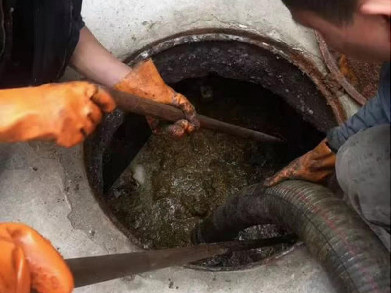 兴隆清理化粪池时如何避免沼气的危害?